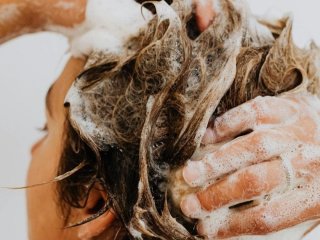 Чим помити голову, щоб волосся залишалося чистим до 7 днів: дієві методи наших бабусь