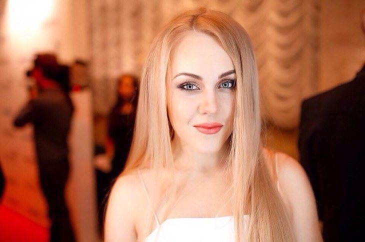 Певица Alyosha позировала с сыном