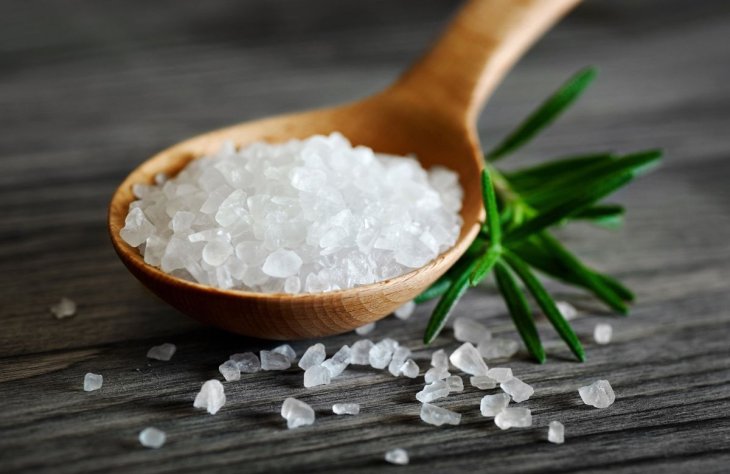 Снижают ежедневное употребление натрия: полезны ли заменители соли для организма