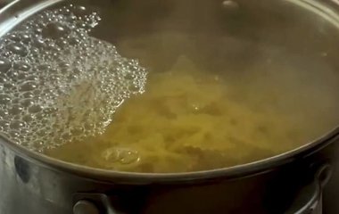 Скільки та як потрібно варити макарони: щоб вони не злипалися, з твердих сортів пшениці