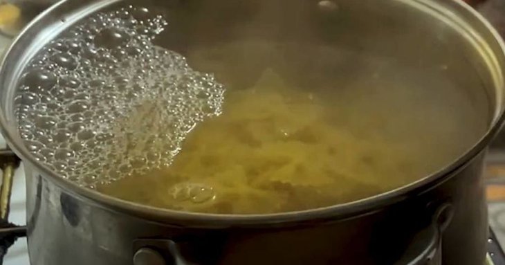 Скільки та як потрібно варити макарони: щоб вони не злипалися, з твердих сортів пшениці