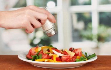 Чому постійно хочеться солоного: які причини можуть пояснювати незвичну тягу