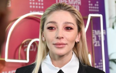 «Не потому что я урод»: Настя Ивлеева пожаловалась на волосы