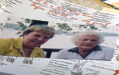Подружки 81 рік обмінюються однією листівкою на день народження – фото