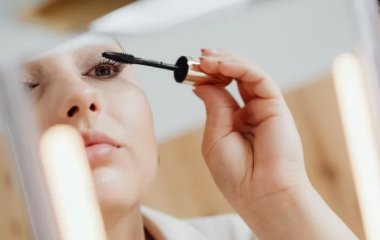 Эта техника нанесения туши делает лицо молодым и худым: попробуй сама!