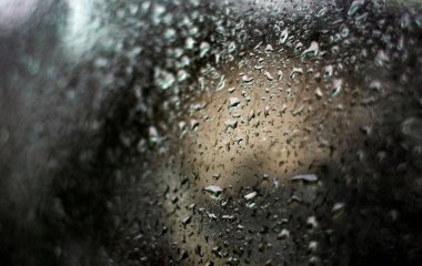 Як за одну хвилину зупинити конденсат на вікнах: більше не пітнітимуть — перевірений метод
