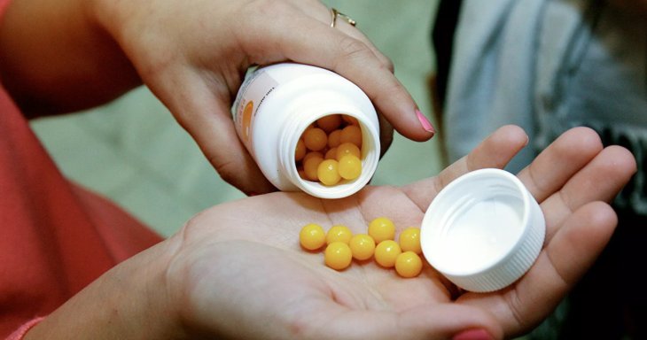 Названы популярные витамины, прием которых может привести к раку