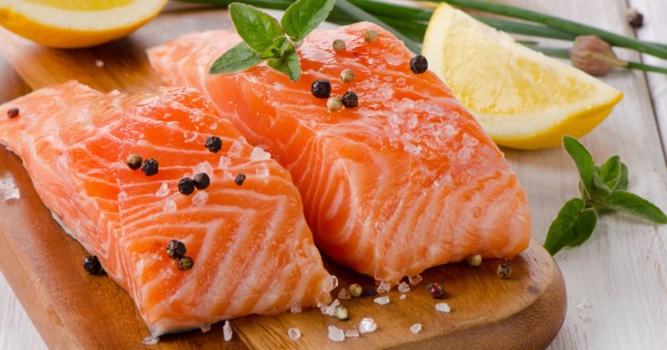 Фанати суші під загрозою: вірус із сирої риби пов’язали з ураженням очей