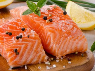 Фанати суші під загрозою: вірус із сирої риби пов’язали з ураженням очей