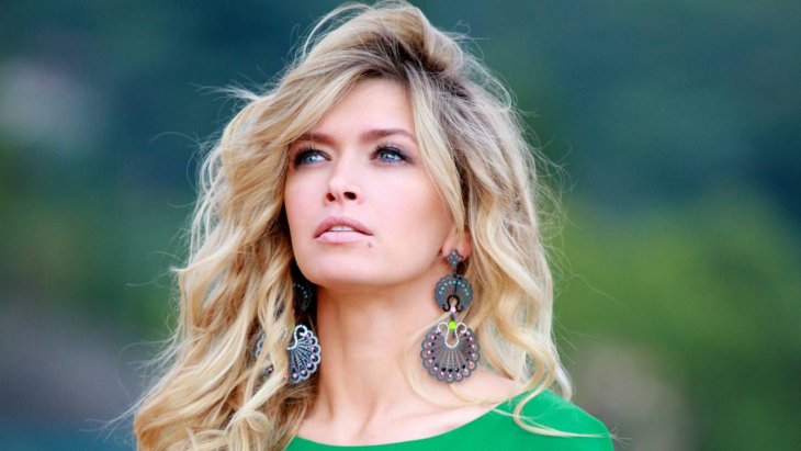 Вера Брежнева отдыхает на яхте