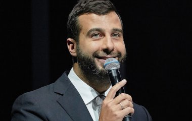 Иван Ургант поделился редким кадром своей семьи во время отдыха