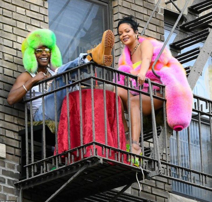 Если вы не знаете, как удивить своего партнера, устройте ему свидание на балконе, как это сделал ASAP Rocky для Рианны