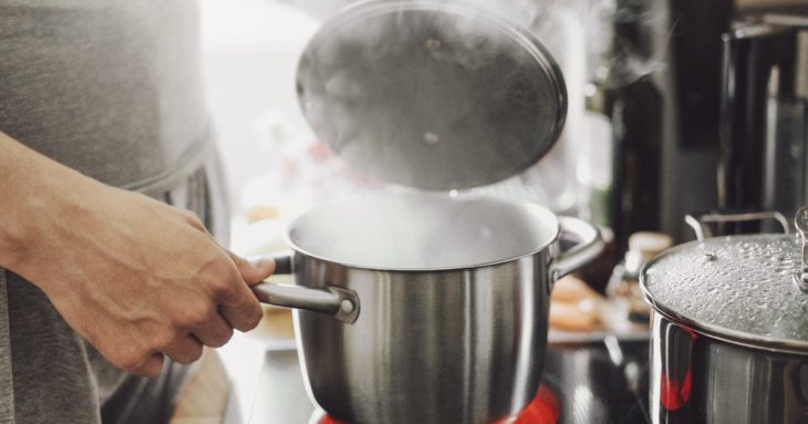 Ці продукти не можна готувати в каструлі з нержавіючої сталі: поради професійних кухарів