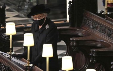 С достоинством даже в горе: Елизавета II простилась с мужем в полном одиночестве (фото)