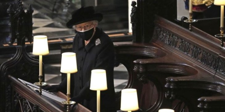 С достоинством даже в горе: Елизавета II простилась с мужем в полном одиночестве (фото)