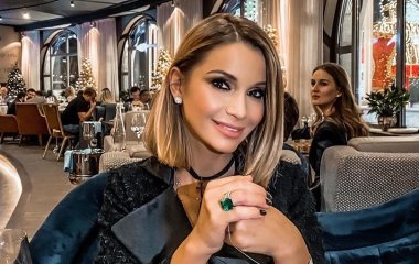 Ольга Орлова поделилась пикантным снимком в прозрачном топе