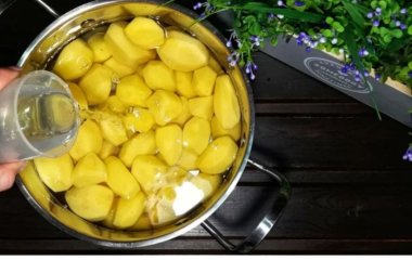 В якій воді варити картоплю -- в холодній чи гарячій: різниця є