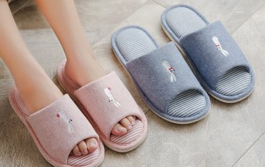 Кроки до комфорту та стилю: Дослідження жіночих тапочок