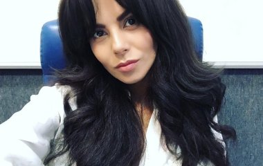 Настя Каменских блистала на музыкальной премии в эффектном наряде