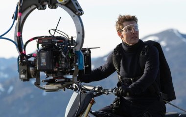 Грохнули целый поезд: появилось видео со съемок 