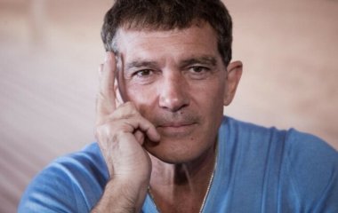 Постаревшего Антонио Бандераса не узнали поклонники