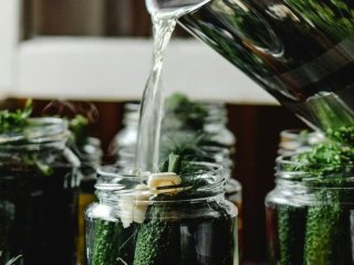 Цю сіль не можна використовувати для засолювання огірків, бо вони будуть м’якими й несмачними