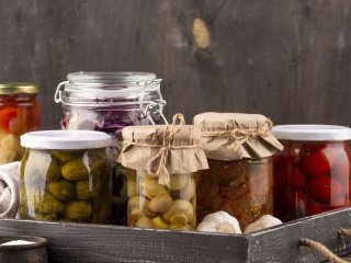 Мариновані фрукти на зиму: три рецепти незвичайної консервації