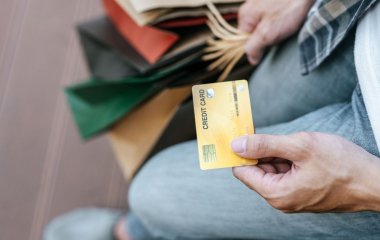 Безхатьки вкрали у чоловіка кредитну картку, купили лотерейний білет і зірвали джекпот