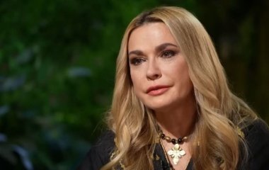 Ольга Сумская растрогала архивным фото с дочками и покойной мамой