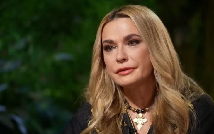 Ольга Сумская растрогала архивным фото с дочками и покойной мамой