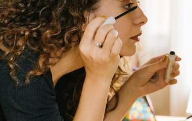 Почему тушь плохо красит: 3 ошибки, которые часто совершают женщины, выбирая и используя бьюти-продукт