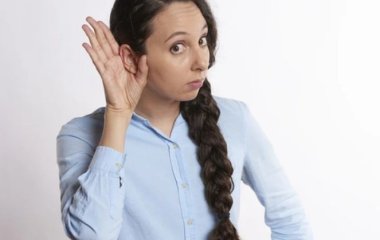 Ознакою дефіциту вітаміну B12 назвали незвичайний симптом у вухах