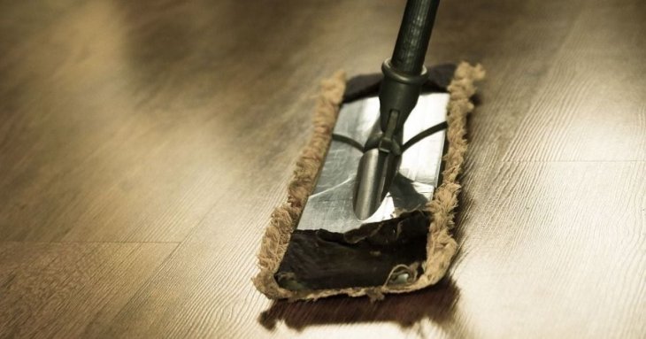 Як часто насправді потрібно мити підлогу