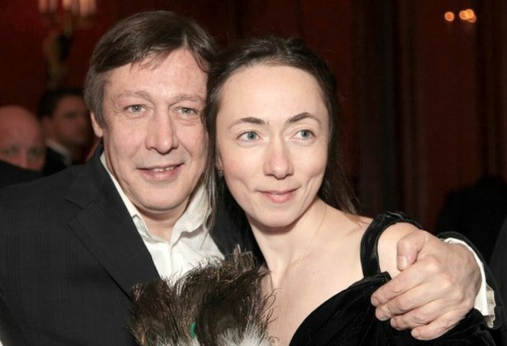 Жене Михаила Ефремова стало плохо в суде