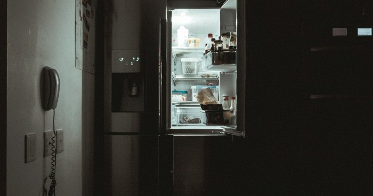Що зробити, щоб у холодильнику не було смороду й не псувалися продукти, якщо довго немає світла