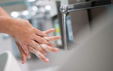 Гастроентеролог назвав способи запобігання харчовому отруєнню у відпустці