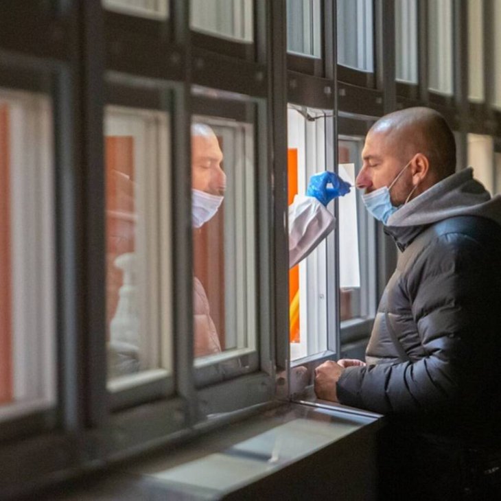Розкрито попередній проблемам з диханням симптом омікрону