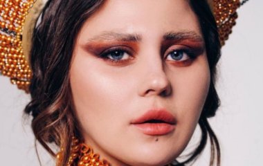 Солистка KAZKA поразила растяжкой, показав шпагат