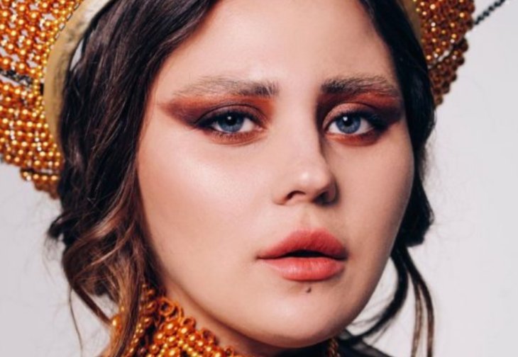 Солистка KAZKA поразила растяжкой, показав шпагат