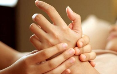 Ось чому вам потрібно зробити масаж рук прямо зараз: 5 точок здоров'я на пальцях