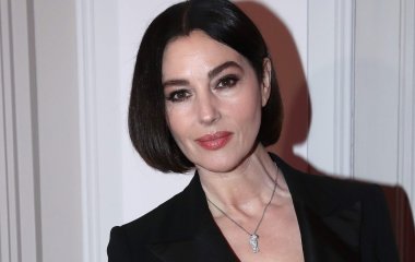 Моника Беллуччи в облегающем кружевном платье блистала на кинофестивале в Италии