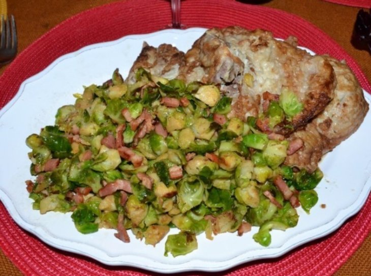 Капуста брюссельская с беконом: рецепт