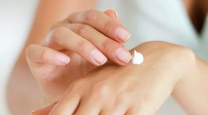 Захистити та зволожити: як доглядати шкіру в період самоізоляції