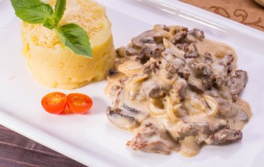 Бефстроганов из говядины: как приготовить вкусное мясо в сметанном соусе