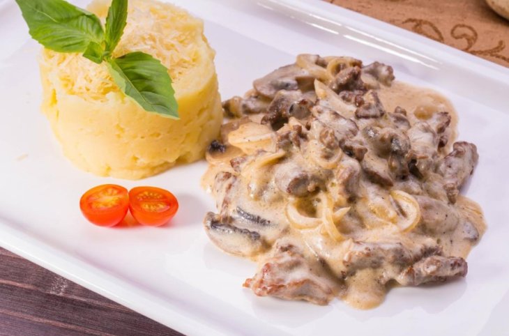 Бефстроганов из говядины: как приготовить вкусное мясо в сметанном соусе