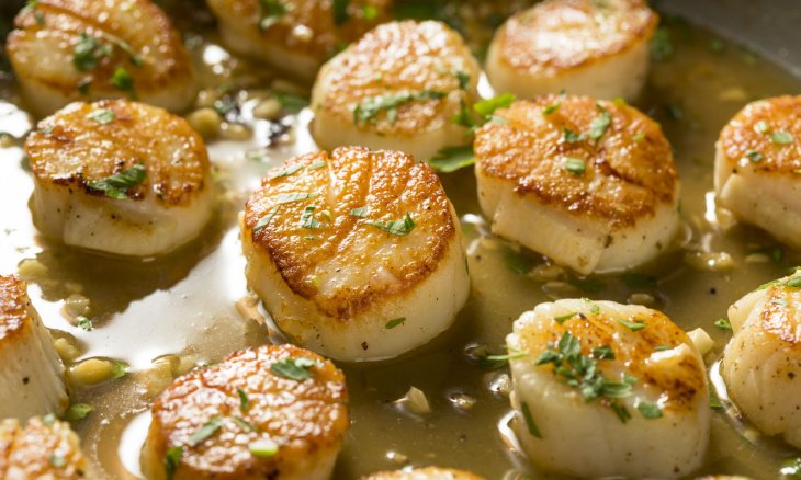 Морские гребешки в беконе: рецепт оригинальной закуски