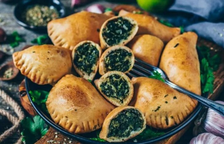 Эмпанадас со шпинатом и сливочным сыром