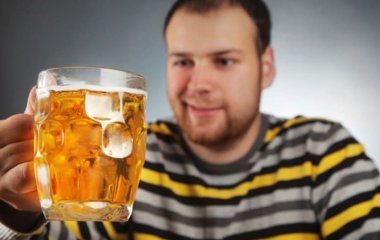 Лікар розкрив головну ознаку пивної залежності