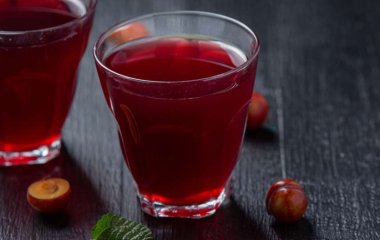 Дієтолог пояснив різницю між соками та фруктами