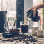 Увеличивает риск смерти: ученые рассказали, кому нельзя пить много кофе
